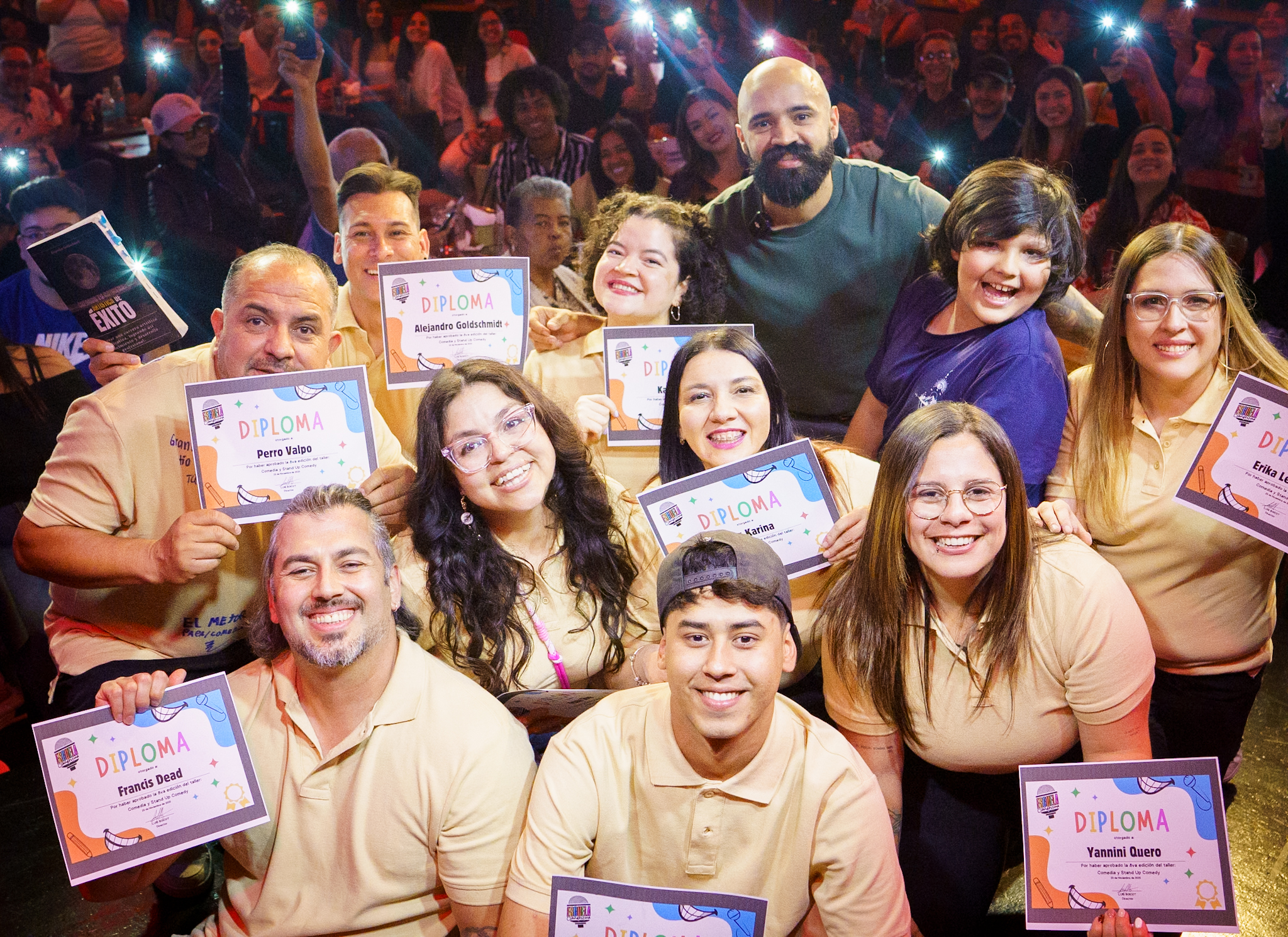 Luis Boicot junto a alumnos de Escuela Clandestina