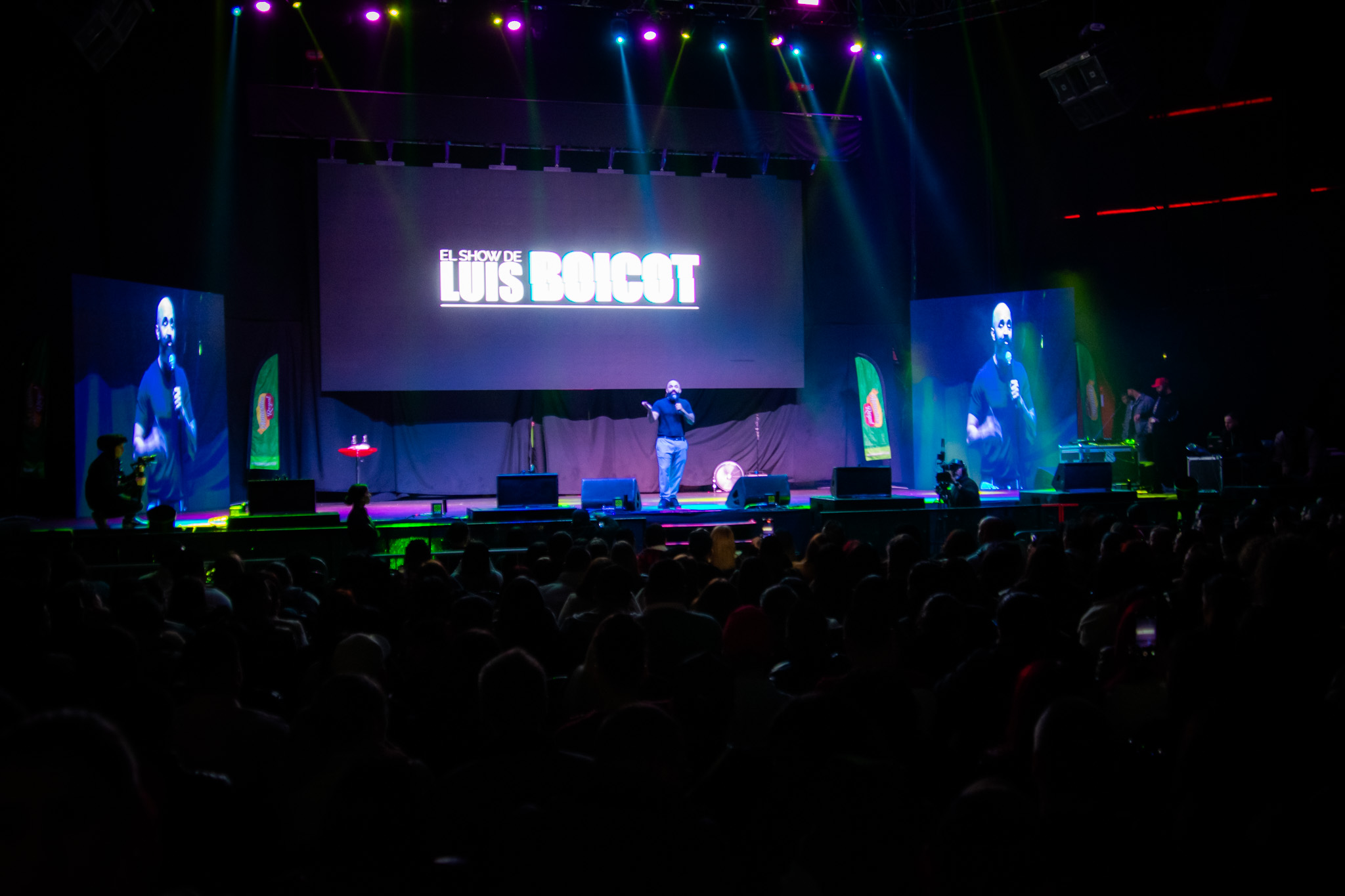 Luis Boicot presentándose en vivo
